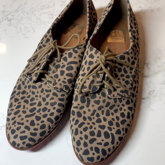 Dolce Vita Leopard Oxford Shoe - Picture 2 of 6